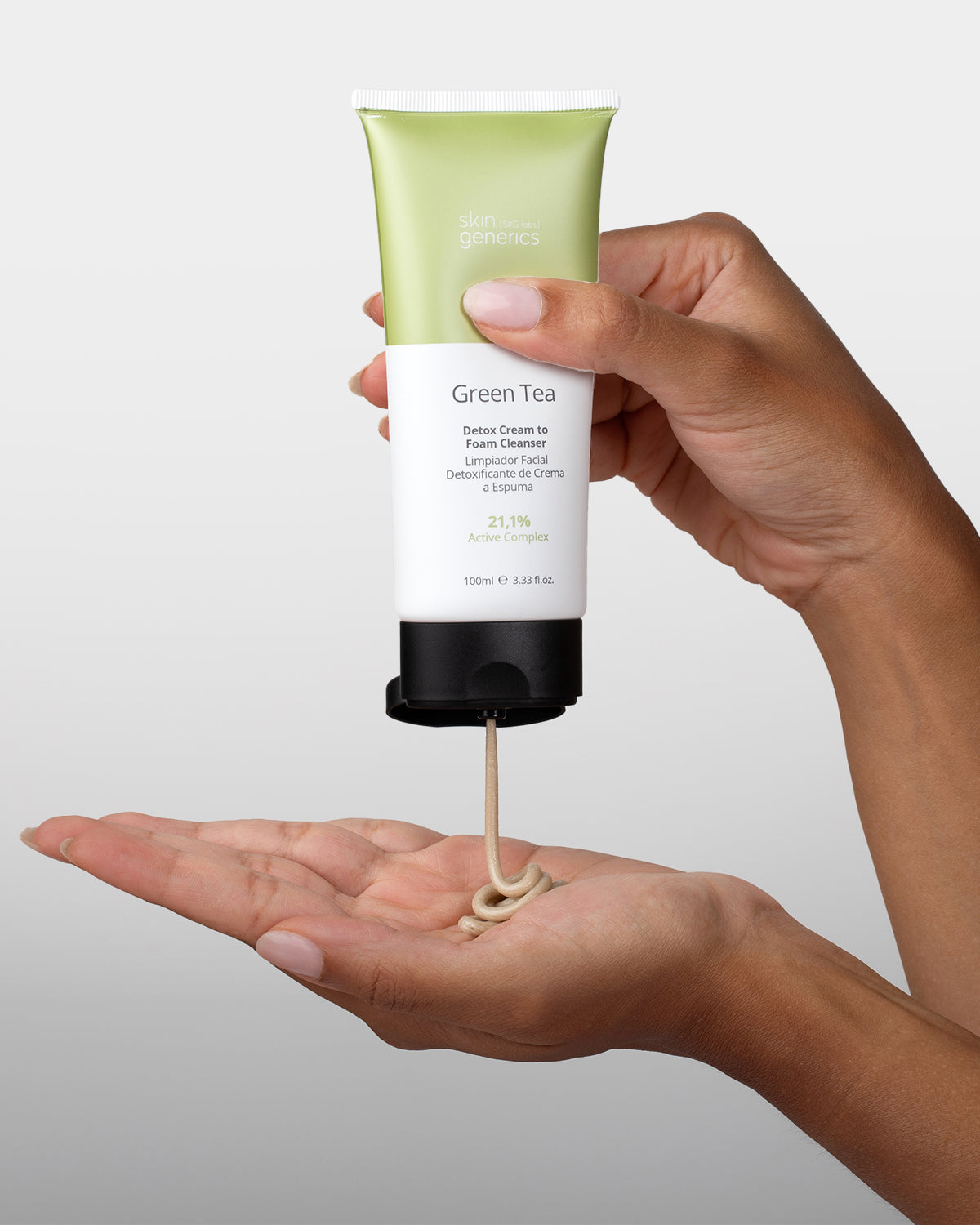Purifying foam cleaner with 1% succinic acid