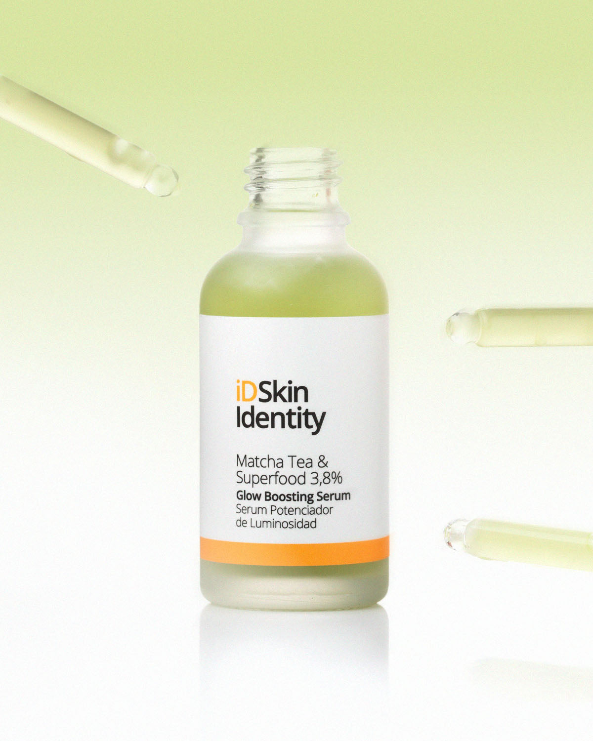 Illuminating serum with matcha + superfood tea* 3.8%