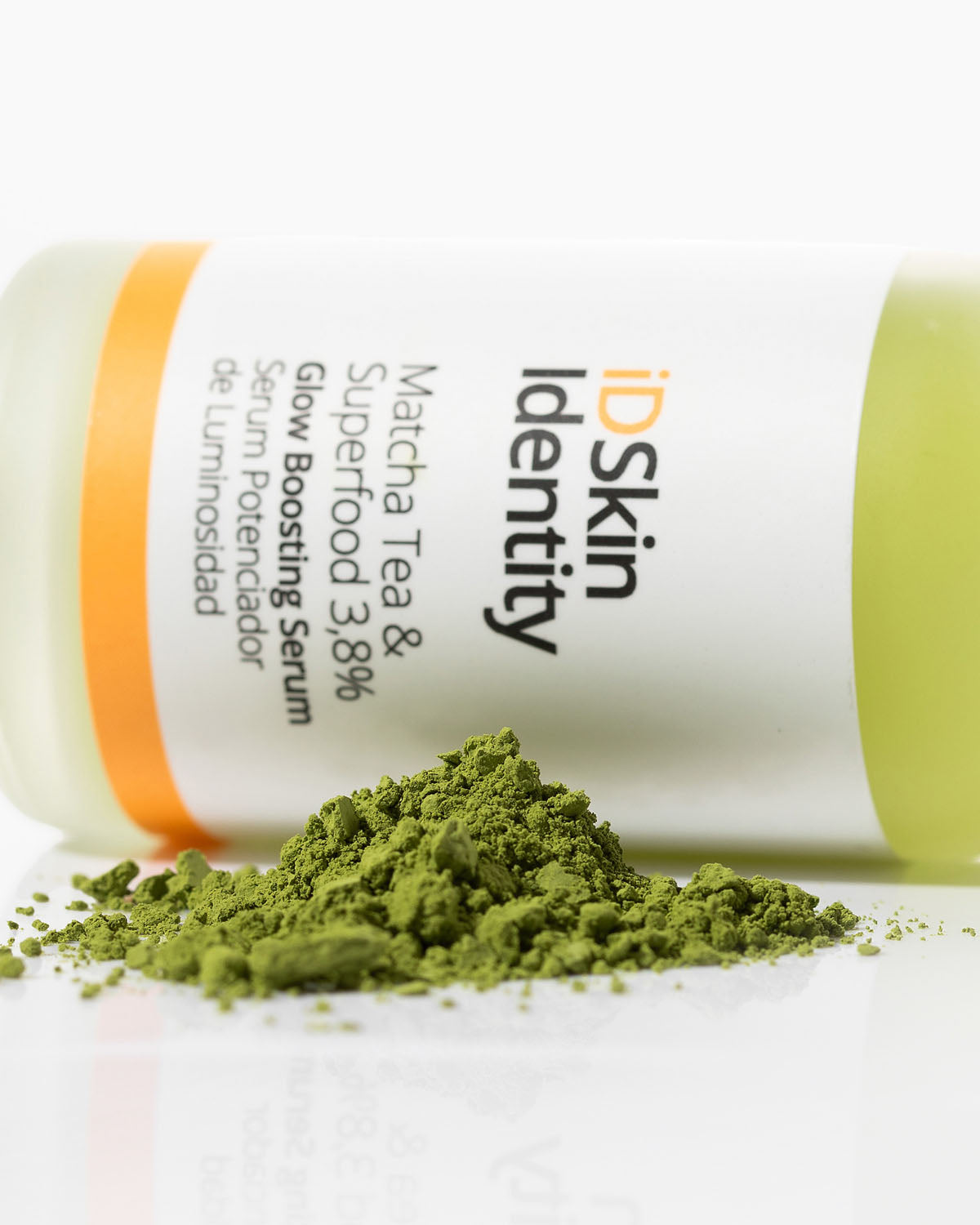 Illuminating serum with matcha + superfood tea* 3.8%