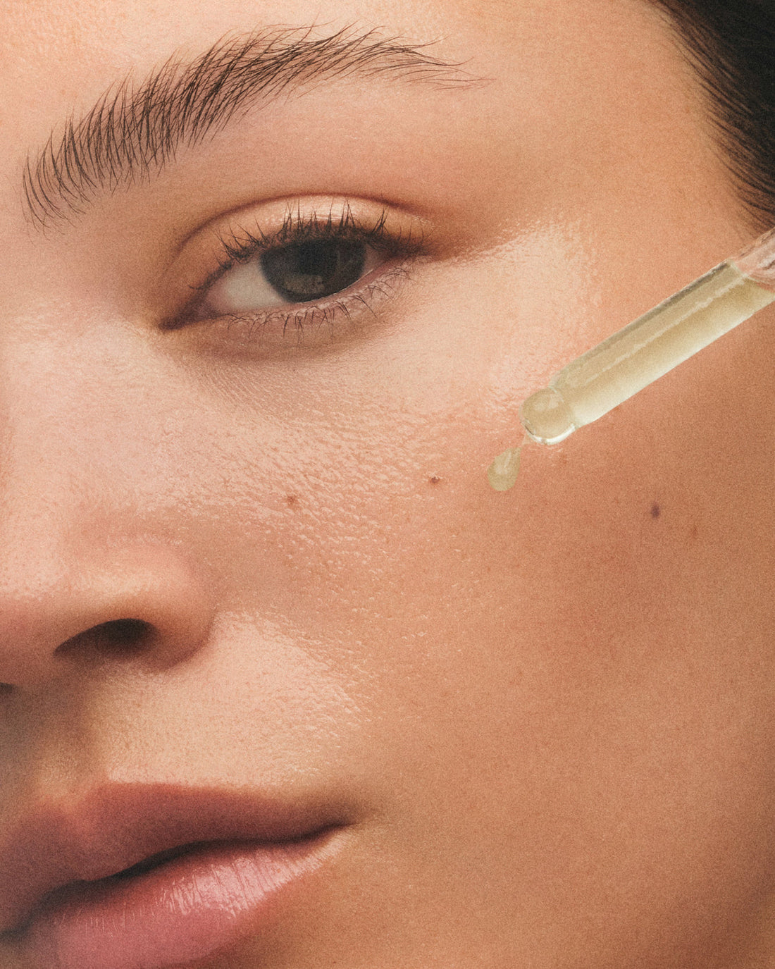 ¿Tienes la piel con rojeces o granitos? La solución está en estos nuevos serums