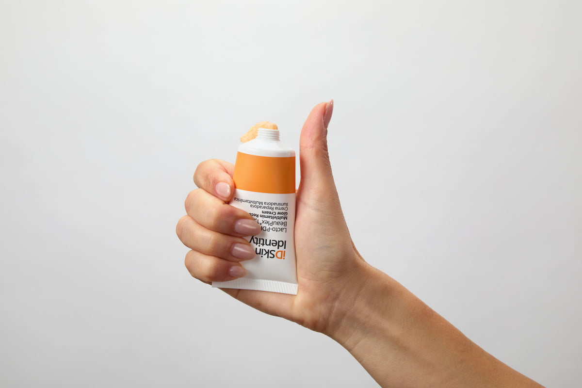 Crema multivitaminas iluminadora reparadora